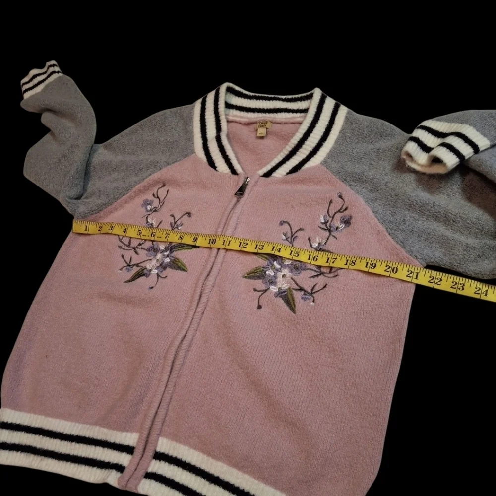 True Craft Embroidered Varsity Sweater Gray Pink Striped Trim  Women Size Large - Picture 12 of 15